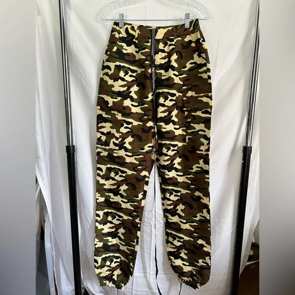 Pretty Little Thing Women Camo Print Cargo Trousers Joggers Khaki/Green Sz 4 NWT - Picture 2 of 8